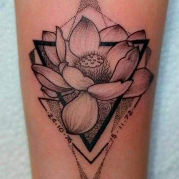 тату квітка дотворк