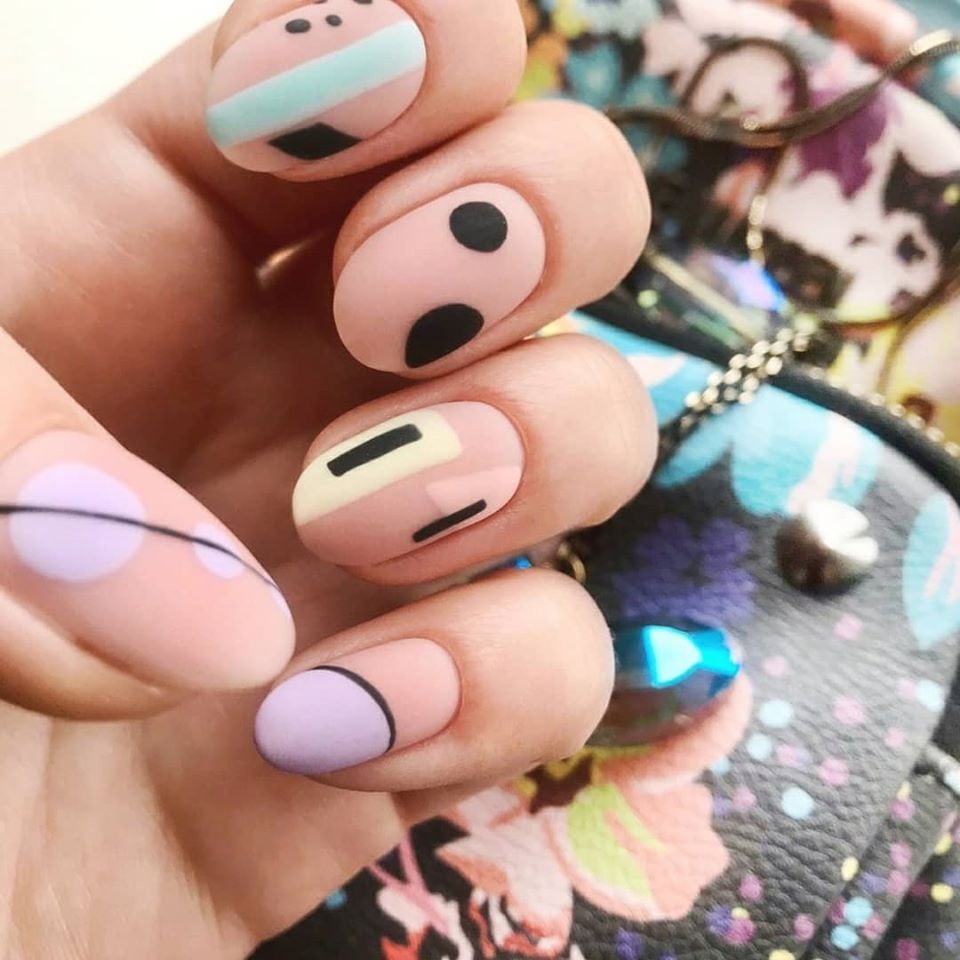 Манікюр з малюнком матовий у пастельних тонах, фото -  Nail Logic studio