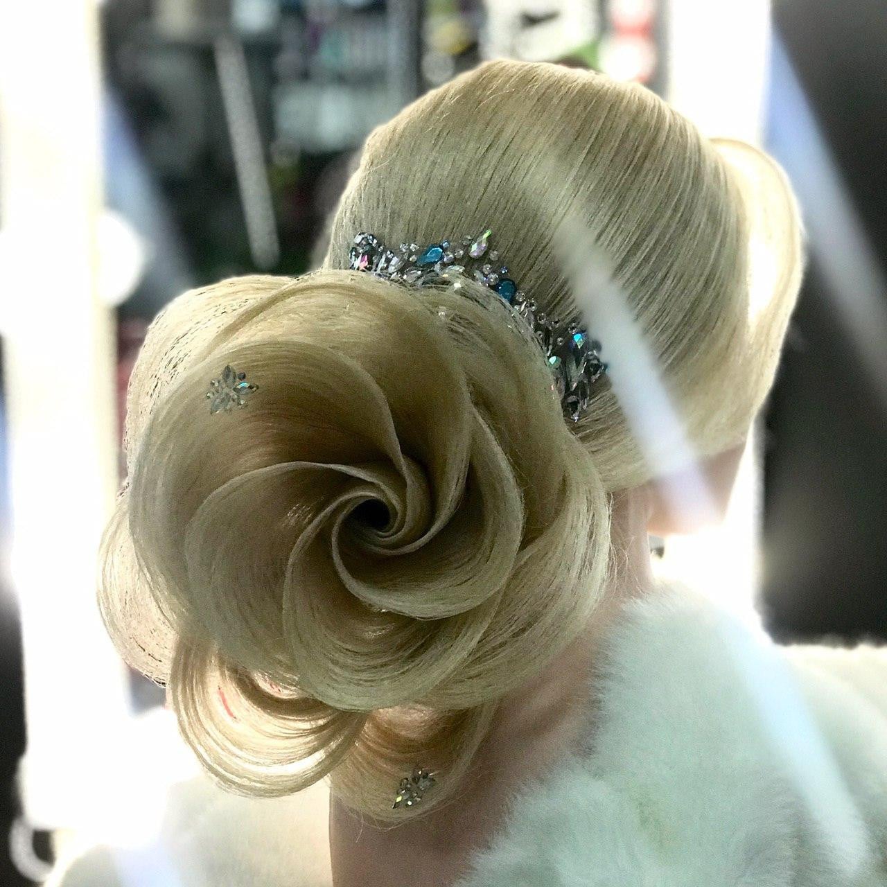 Прическа на свадьбу низкий пучок, фото - Салон красоты OBeautyHub