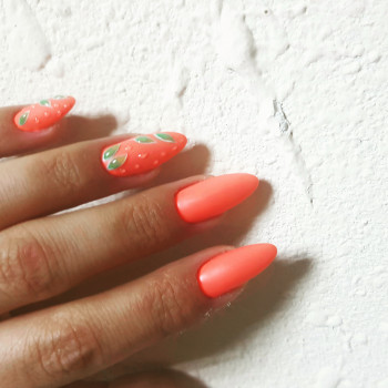 Яскравий манікюр мигдаль з дизайном, фото - Майстер манікюру Валентина