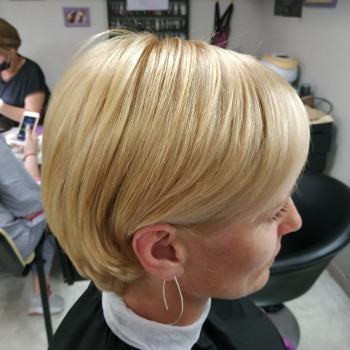 Укладка волос на брашинг.