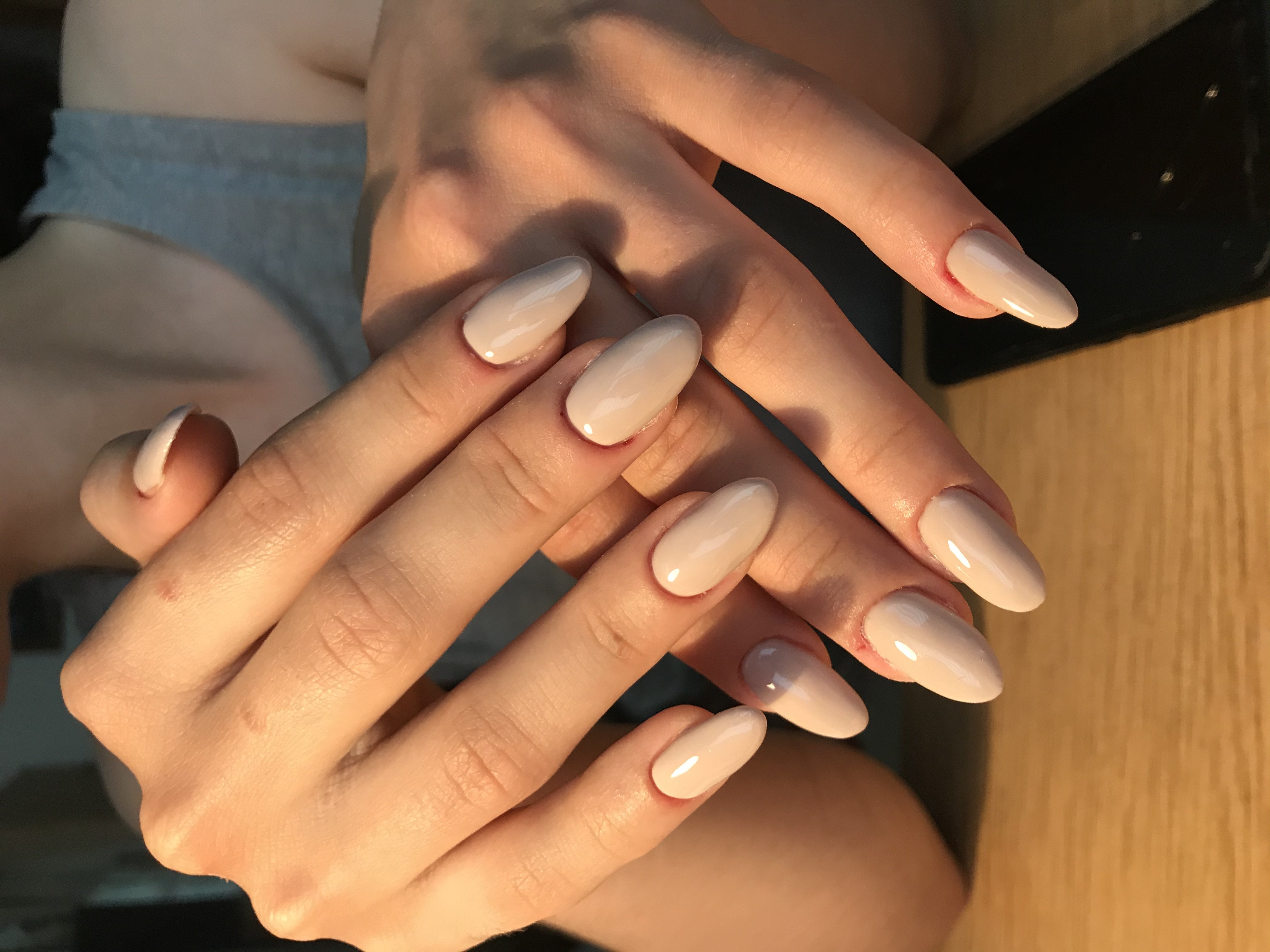 Манікюр мигдаль молочний бежевий, фото - Майстер манікюру Виктория Викторова