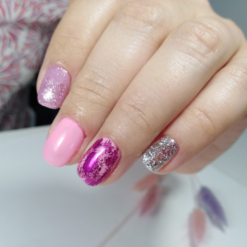 Рожевий манікюр зі сріблом із фольгою, фото - Майстер манікюру Светлана Кириллова