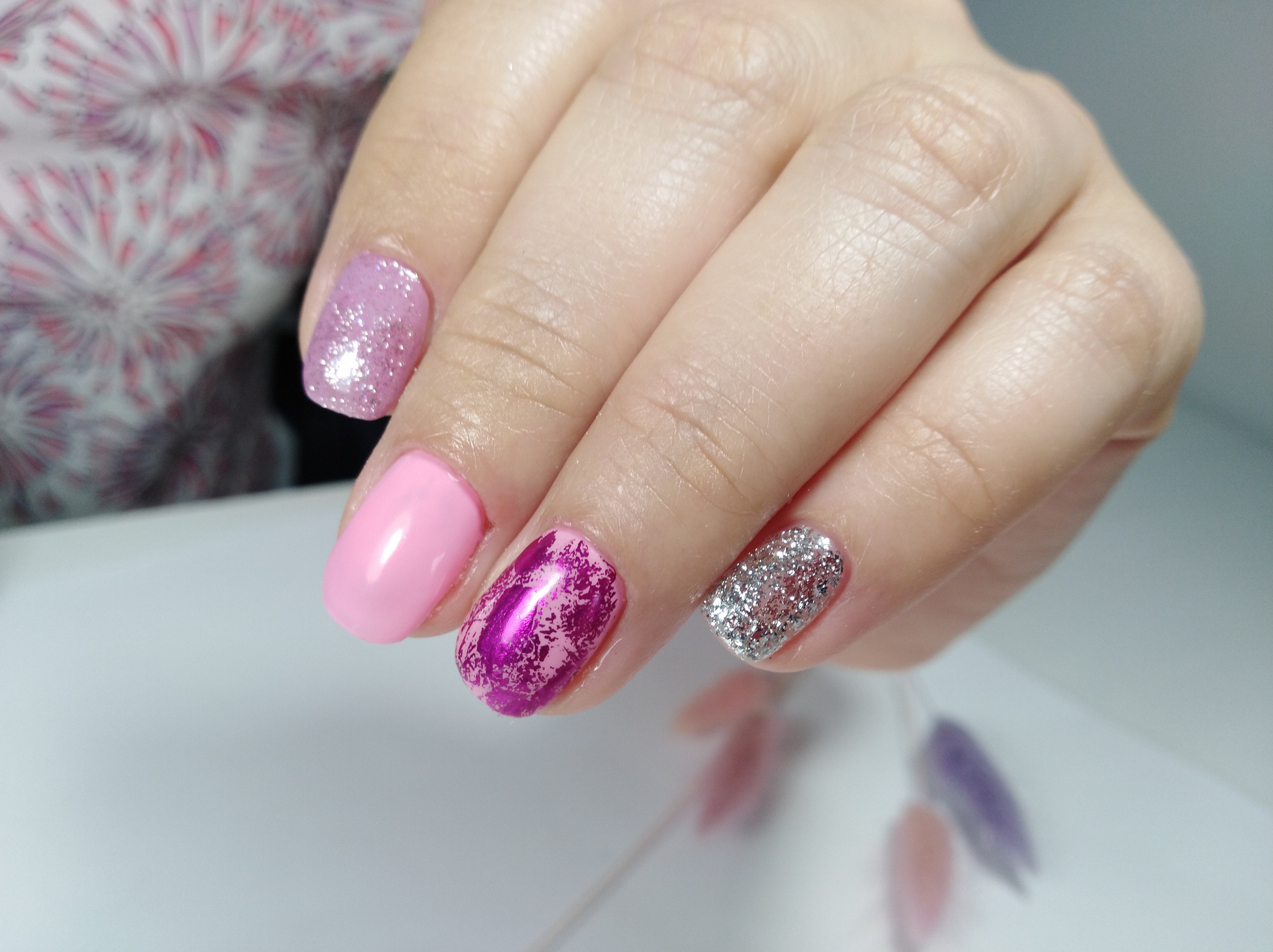 Рожевий манікюр зі сріблом із фольгою, фото - Майстер манікюру Светлана Кириллова