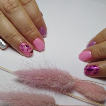 Рожевий манікюр із фольгою на 8 березня, фото - Майстер манікюру Светлана Кириллова