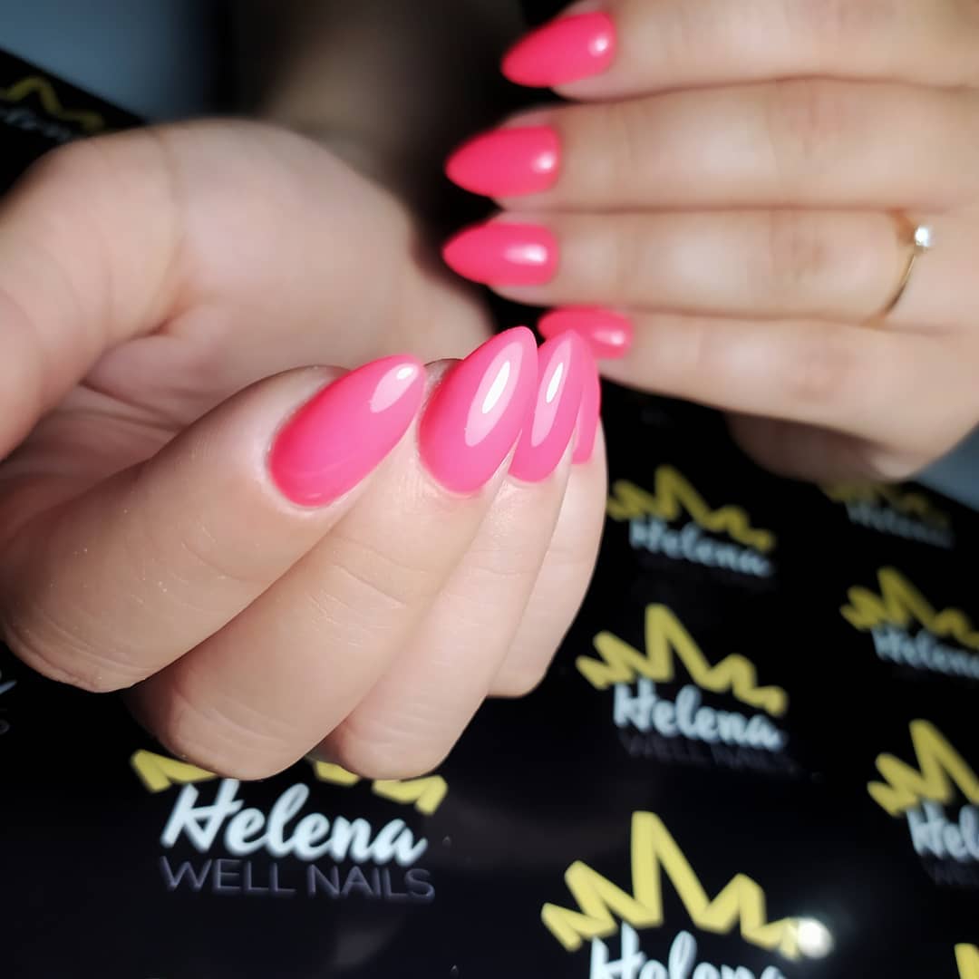 Яскравий манікюр рожевий однотонний (монохромний), фото - Нігтьова студія Helena Well Nails