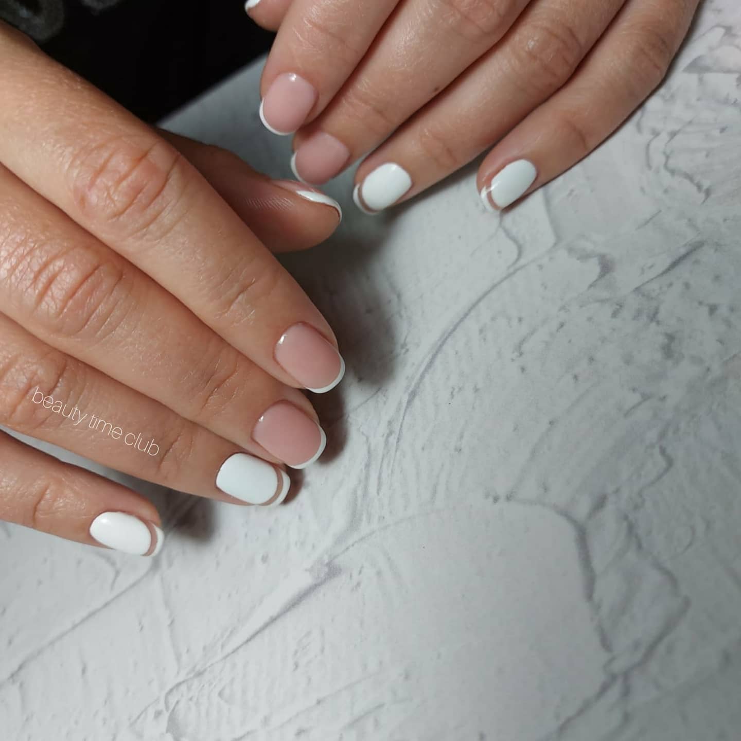 Класичний манікюр білий на короткі нігті, фото - Студія краси Beauty Time Club