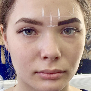 Биотатуаж бровей.
Процедура состоит из: архитектуры бровей 