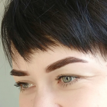 Оформлення брів фарбою