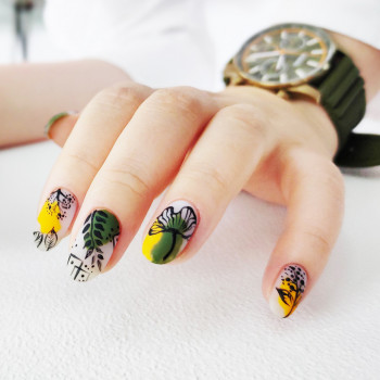 nail-арт с абстрактным рисунком