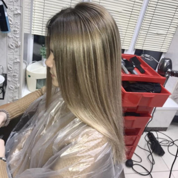 Окрашивание волос
                    Парикмахер-колорист Маргарита Киев