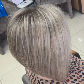 Окрашивание волос
                    Парикмахер-колорист Маргарита Киев