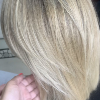 Окрашивание волос
                    Парикмахер-колорист Маргарита Киев