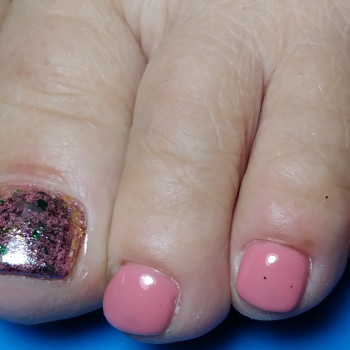 Кислотный педикюр + покрытие гель-лаком + дизайн = 220 + 150