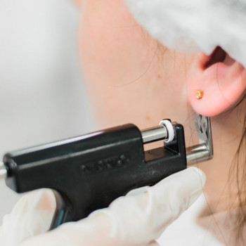 Классический пирсинг ушей
                    Косметолог-ін'єкціоніст Ирина Херсон