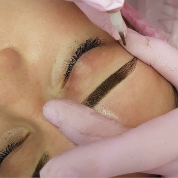 Перманентный макияж бровей татуаж
                    Врач-косметолог Юлия Харьков