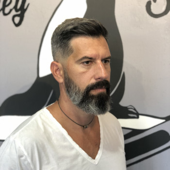 Мужская стрижка фейд тейпер, фото - Тату салон Медовий Борсук