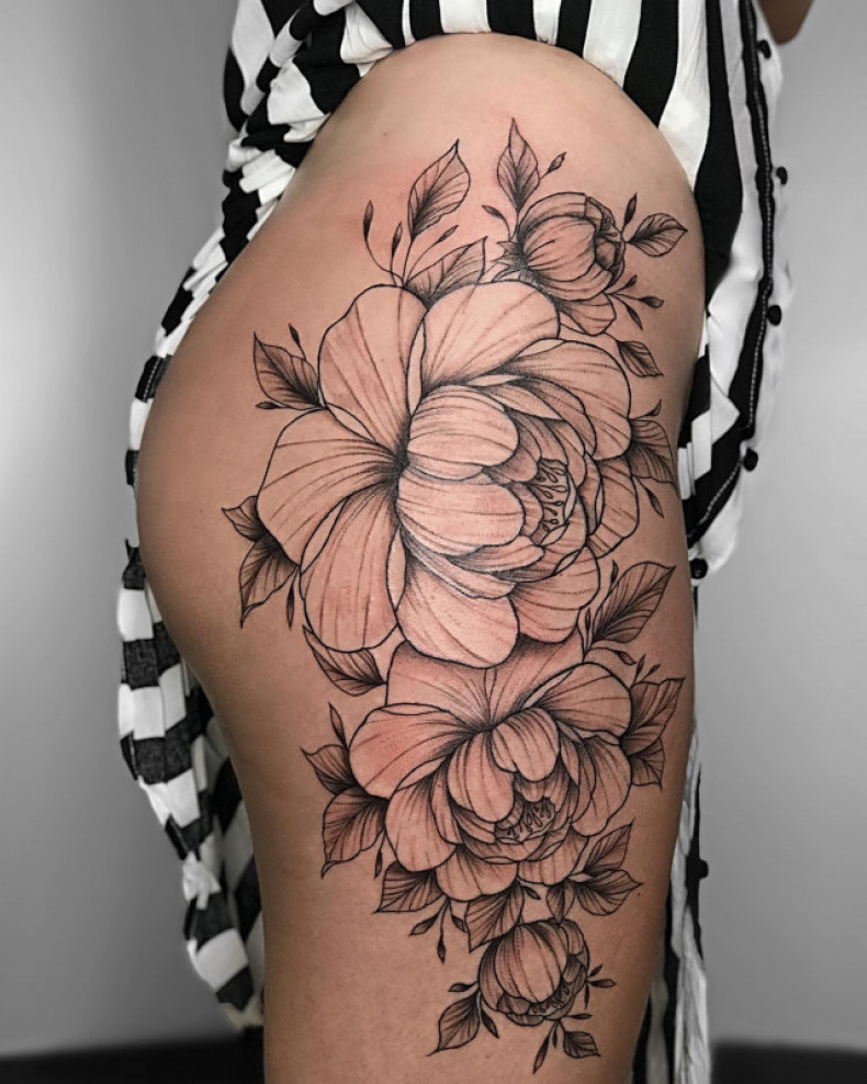 Женские черно-белые цветы, фото - Тату салон Vean Tattoo