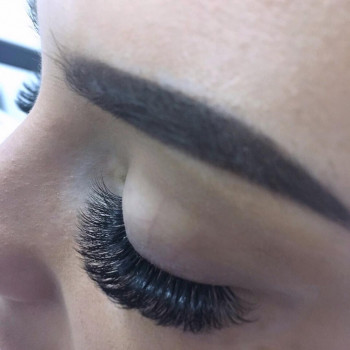 Наращивание ресниц
                    Салон красоты Ух Ты Киев