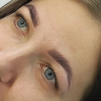 Коррекция и окрашивание бровей
