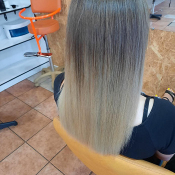 Пофарбувати волосся омбре біля будинку в перукарні, Бровари.