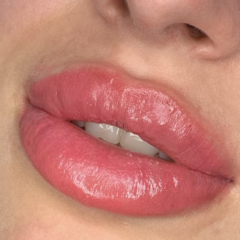 Перманентный макияж
                    Майстер перманентного макіяжу Регина Харків