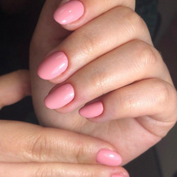 Сделать красивый маникюр в салоне красоты возле дома Бровары