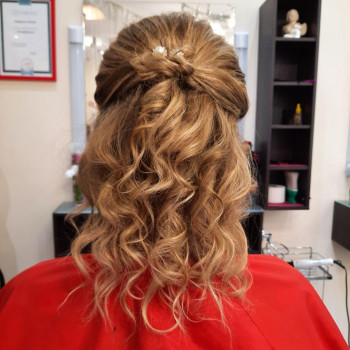 Зробити святкову зачіску у Броварах