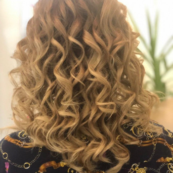 Зробити укладання плойкою локони біля будинку Бровари