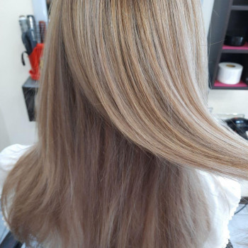 Зробити гарне фарбування Air touch у Броварах.