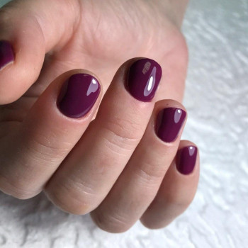 Зробити класичний манікюр салон краси.