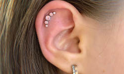 Пирсинг хряща уха "Хеликс" Мастер по пирсингу Татьяна Мариуполь
