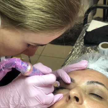 Перманентный макияж: брови, веки, губы. Татуаж. Нанонапыление
                    Мастер перманентного макияжа Диана Запорожье