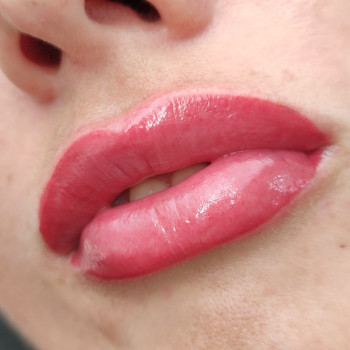 Перманентный макияж губ
                    Майстер перманентного макіяжу Ольга Київ