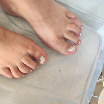 Подологический педикюр с покрытием