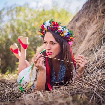 Фотосессия с тюками сена в украинском стиле, фото -  