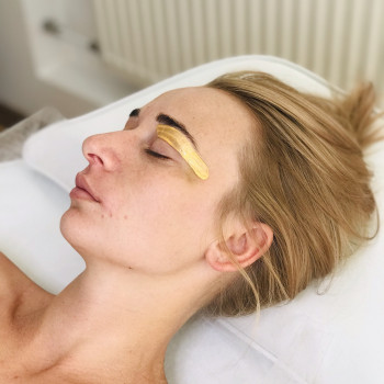 Корекція брів воском - це реально:)
  