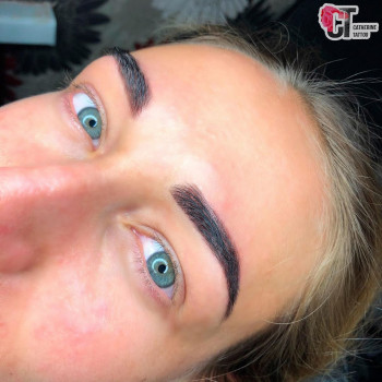 Татуаж бровей