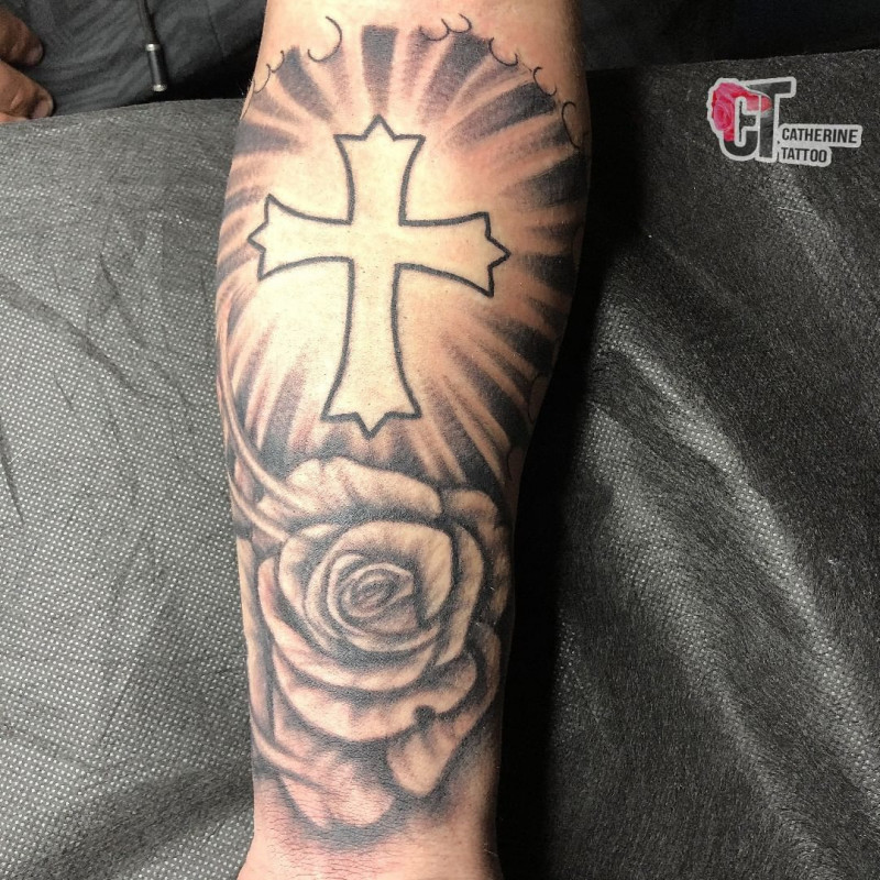 Небольшие красные тату. Тату катрин. Тату катрин. Тату салон в петрозаводске. Татуировка сакура.