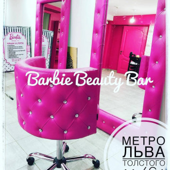 женская стрижка, маникюр, оформление бровей