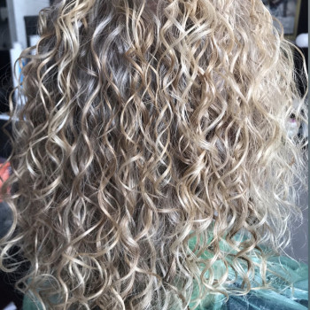 Завивка волос - химическая и био
                    Парикмахер-модельер Наталья Запорожье