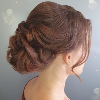 Собранная причёска (пучок, греческий хвост, ракушка)
                    Візажист Татьяна Харків