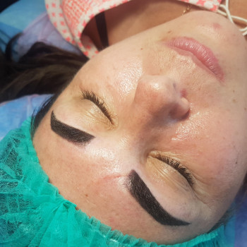 Пудрове напилення брів
                    Мастер перманентного макияжа Олена Львов