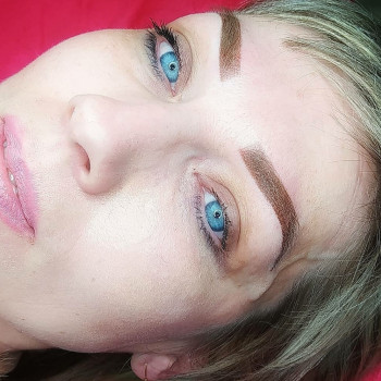 Перманентный макияж бровей в пудровой технике