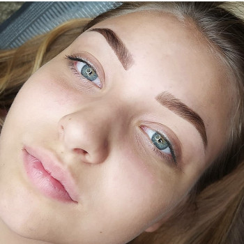 Подростковая коррекция бровей