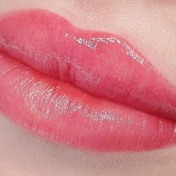 Перманентный макияж губ в акварельной технике