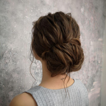 Низкий небрежный пучок, фото - Визажист Оля Неделько