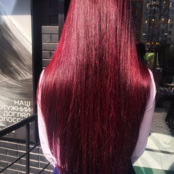 Кератинове вирівнювання волосся Brazilian Blowout
                    Салон красоты Wizard Киев