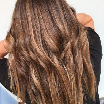 Окрашивание корней
                    Салон краси Wizard Київ