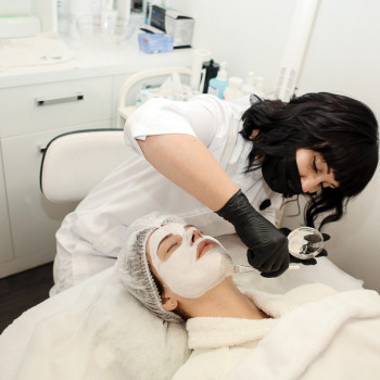 Альгінатна маска
                    Салон красоты Wizard Киев